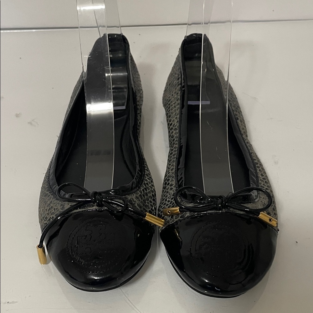 Tory Burch Black and Textured Gray Loafers with Bow - Picture 2 of 10